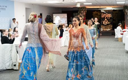 Kebaya Nusantara Melenggang Anggun di Toronto Kanada