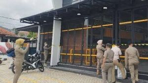 Unlicensed, Satpol PP Seals 2 Restaurants In Bogor City