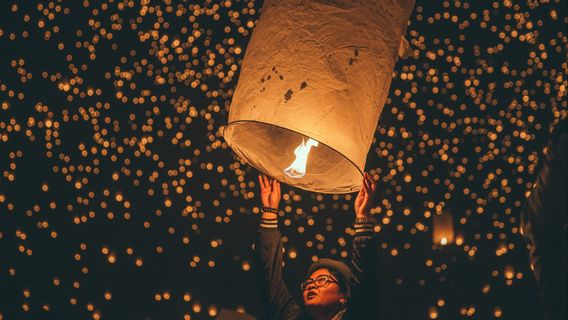 Filosofi Buddha Menerangi Dunia dalam Festival Lampion