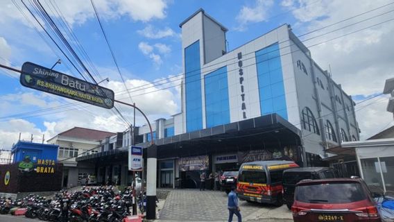 Enam Jenazah Korban Longsor Pacet-Cangar Dibawa ke RS Hasta Brata Batu