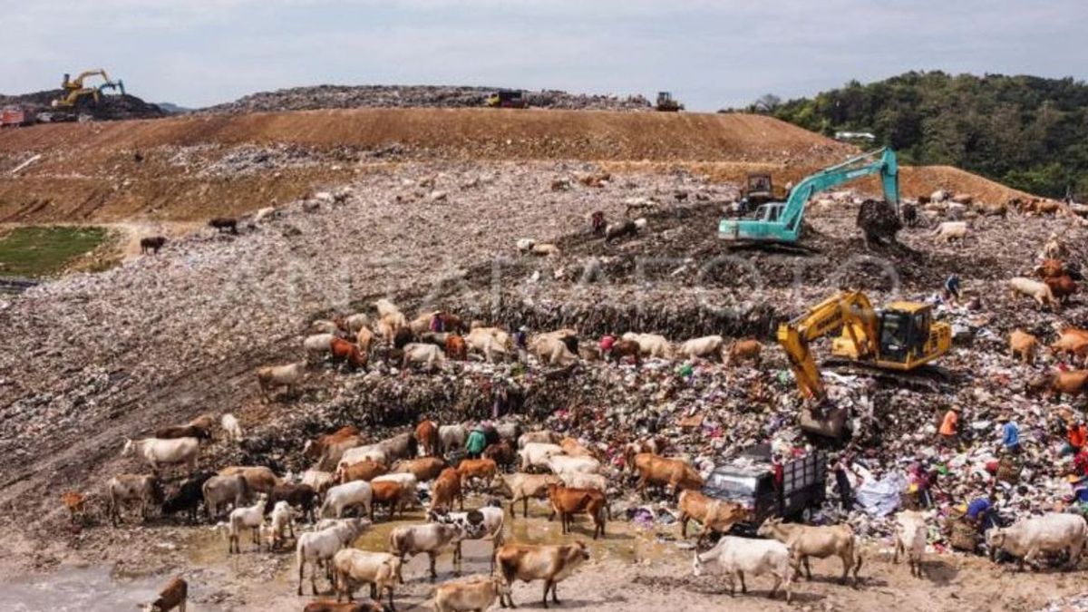 万隆地区众议院要求代理市长解决废物紧急情况