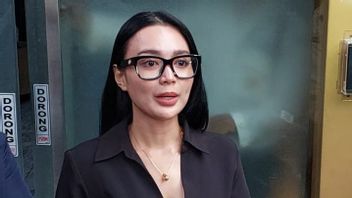 Wika Salim Cries After Allegedly Being A Victim Of Embezzlement Of Management Persons' Money