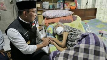 Beri Semangat ke Nenek Niah Mariani yang Sakit Ginjal, Ridwan Kamil Turut Beri Bantuan Rp10 Juta dan Sembako