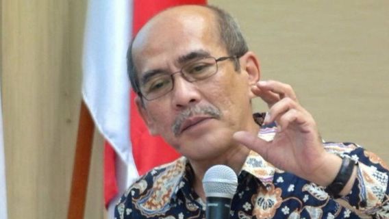 Faisal Basri: Pemerintah Salah hanya Bergantung kepada Vaksin COVID-19