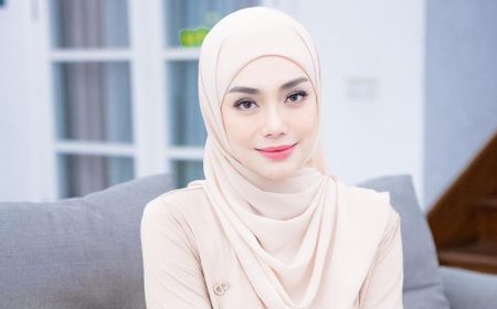 Celine Evangelista Berhijab, Umi Pipik: Sudah Lama Mualaf