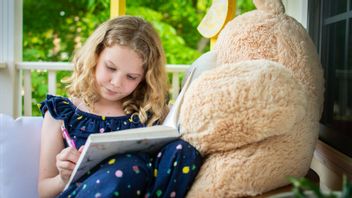 Besides Practicing Language Skills, These Are The Benefits Of Keeping A Daily Journal For Children