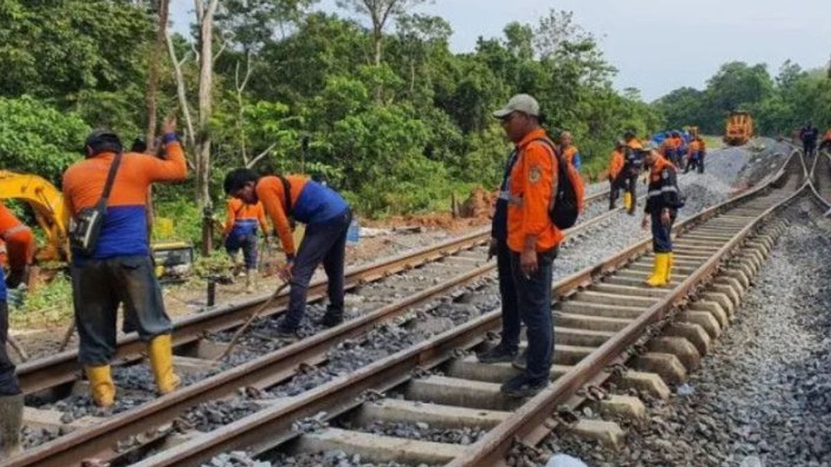 The Amblas Train Line In Tanjungkarang Has Been Repaired, The Train Trip Is Back To Normal