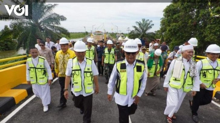 Gubernur Kalsel Resmikan Jembatan Bernama Dirinya Sahbirin Noor