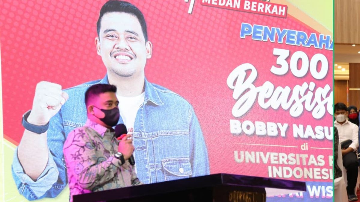 Orang Tua Terharu Sampai Menangis Bobby Nasution Beri Beasiswa Kampus Unpri hingga Wisuda