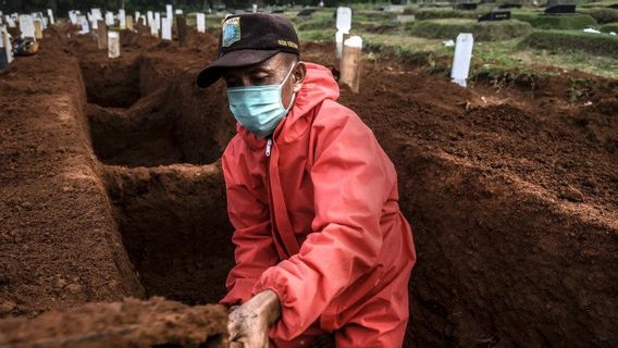 Kisah Penggali Kubur untuk COVID-19 yang Belum Terima Insentif Selama 2 Bulan