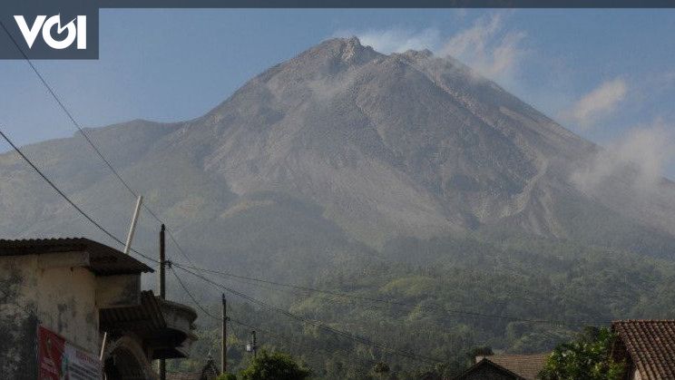 Gunung Merapi Muntahkan Awan Panas Beruntun