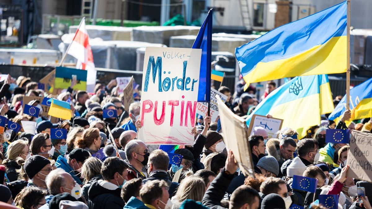 莫斯科入侵乌克兰抗议活动，超过4，300名抗议者被俄罗斯警方拘留