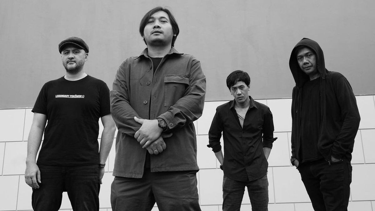 Brian, Former Drummer Of Sheila On 7 Returns To The Ticket Band With Aqi Singgih
