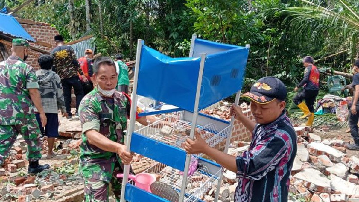 Bencana Angin Puting Beliung di Musi Rawas; Puluhan Rumah Warga Porak-poranda