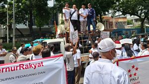 Pedagang Geruduk DPRD DKI: Raperda KTR Bikin Hidup Makin Sulit