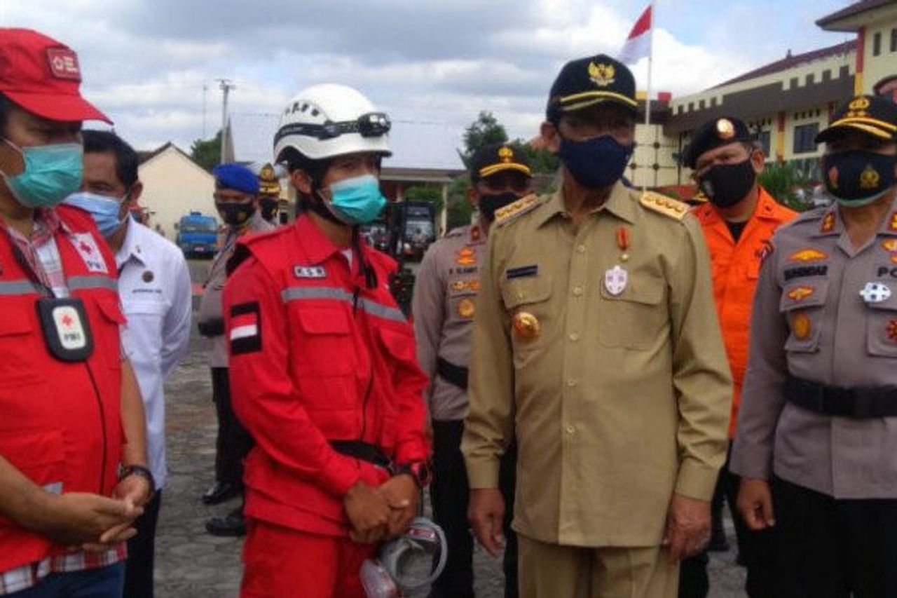 Mount Merapi Emits Lava, Police Alerts 3,500 Personnel