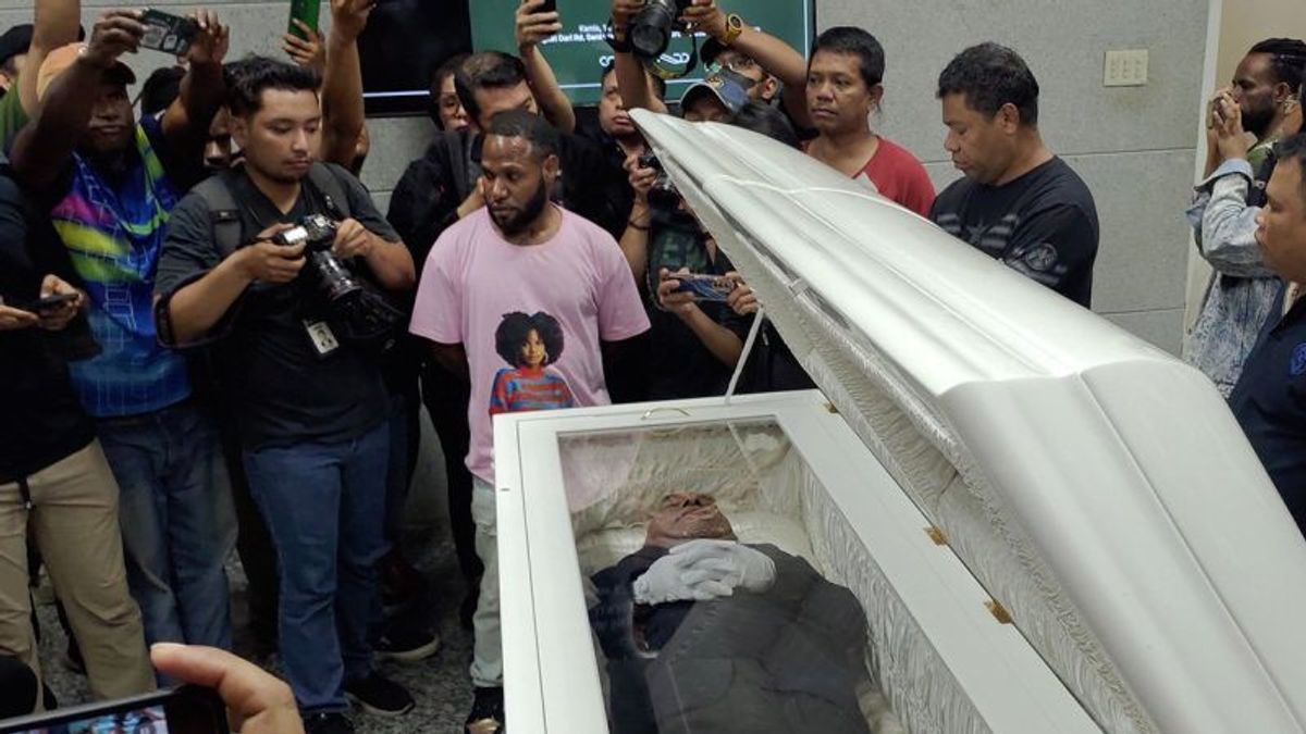 The Body Arrives At Sentani Thursday Morning, Lukas Enembe Buried In The Afternoon
