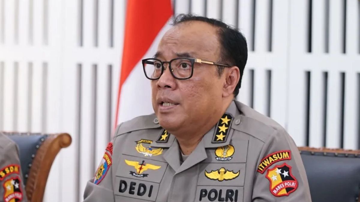 الملف الشخصي كومجين ديدي براسيتيو، واكابولري بارو أستاذ كتاب 27 كتابا