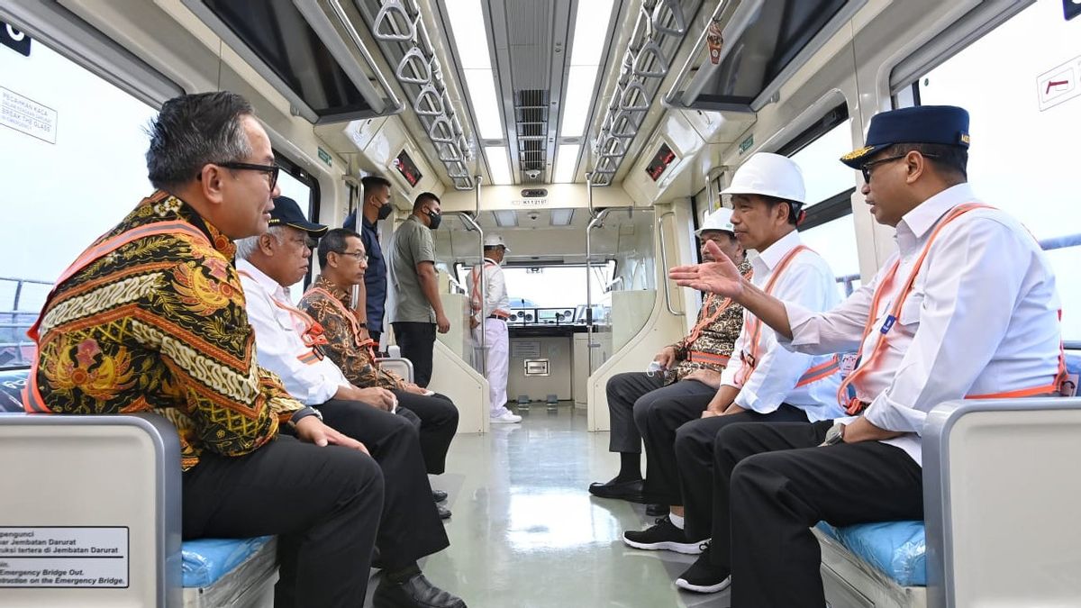 بعد تجربة Jabodebek LRT ، Jokowi: مريح ، وليس صاخبا وفخورا لأنه مصنوع محليا