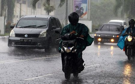 Waspada! Hujan Lebat Disertai Petir Berpotensi Guyur Aceh, Jateng hingga Bali