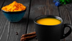 7 Khasiat Rutin Minum Kopi Kunyit, Wajib Masuk Menu Harian