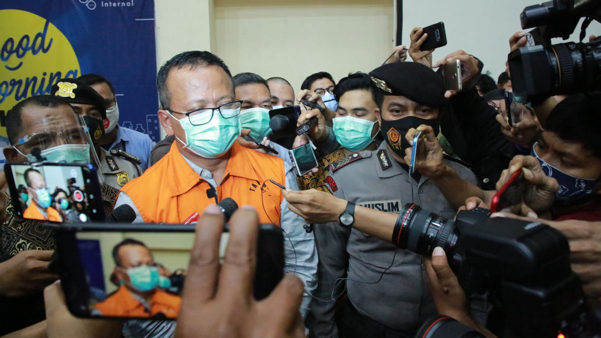 وزير OTT KP Edhy Prabowo، KPK يطلب اثنين من المشتبه بهم لتقديم على الفور