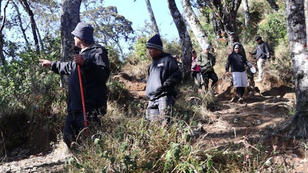 Police Comb Mount Cikuray Anticipating Narcotics Planting