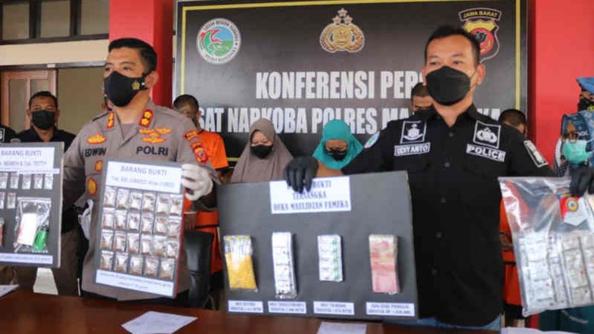 Kantongi Paket Sabu Siap Edar, 2 Femmes De Majalengka Et Bandung Arrêtées Par La Police