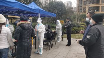 大規模な検査が開催され、当局者は北京での最新のCOVID-19アウトブレイクが静かに広がっていると言い、情報源は不明