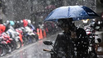 クリスマスイブの天気:BMKGは多くの地域で軽い雨が予測される