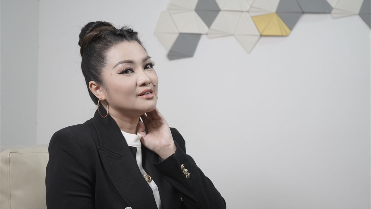 Music Works Become Rindu Fitri Carlina's Expression That She Is Often Far From Her Husband