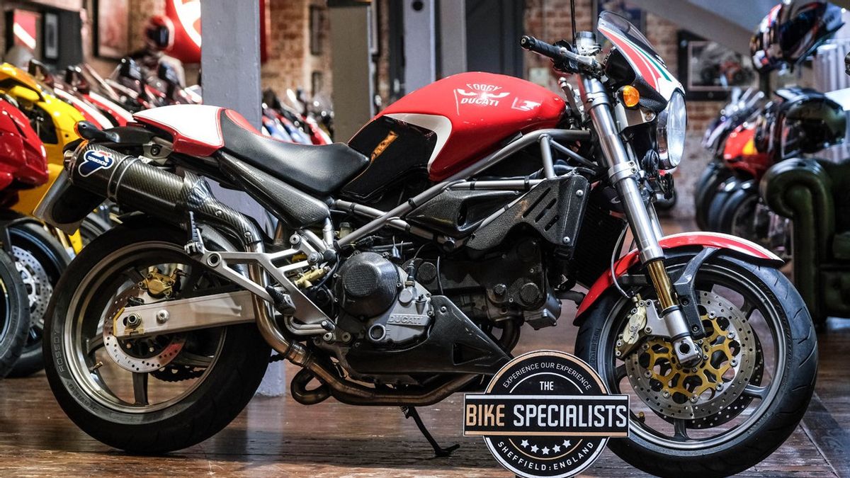 Ducati Monster 1000 S4 Langka Bertanda Tangan Carl Fogarty Dijual