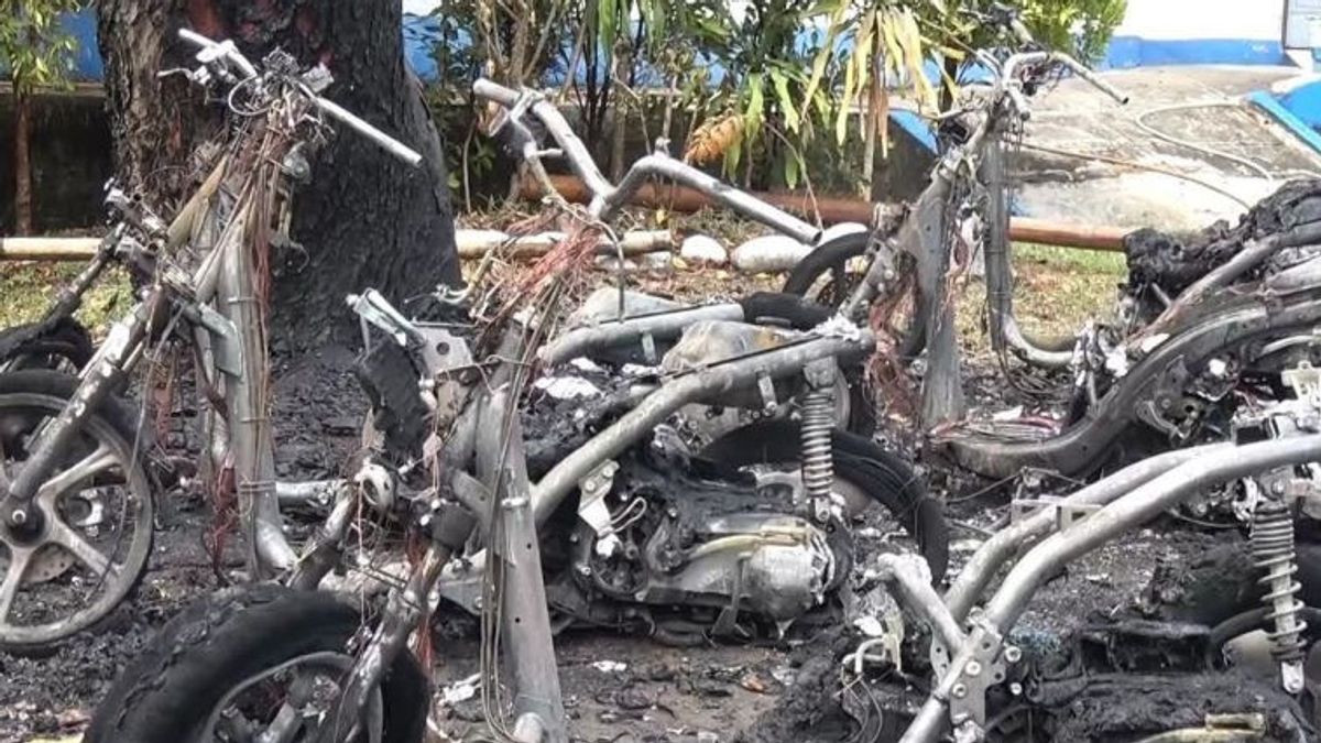 6 Student Motorcycles Suddenly Burned At SLB Tamalate Makassar