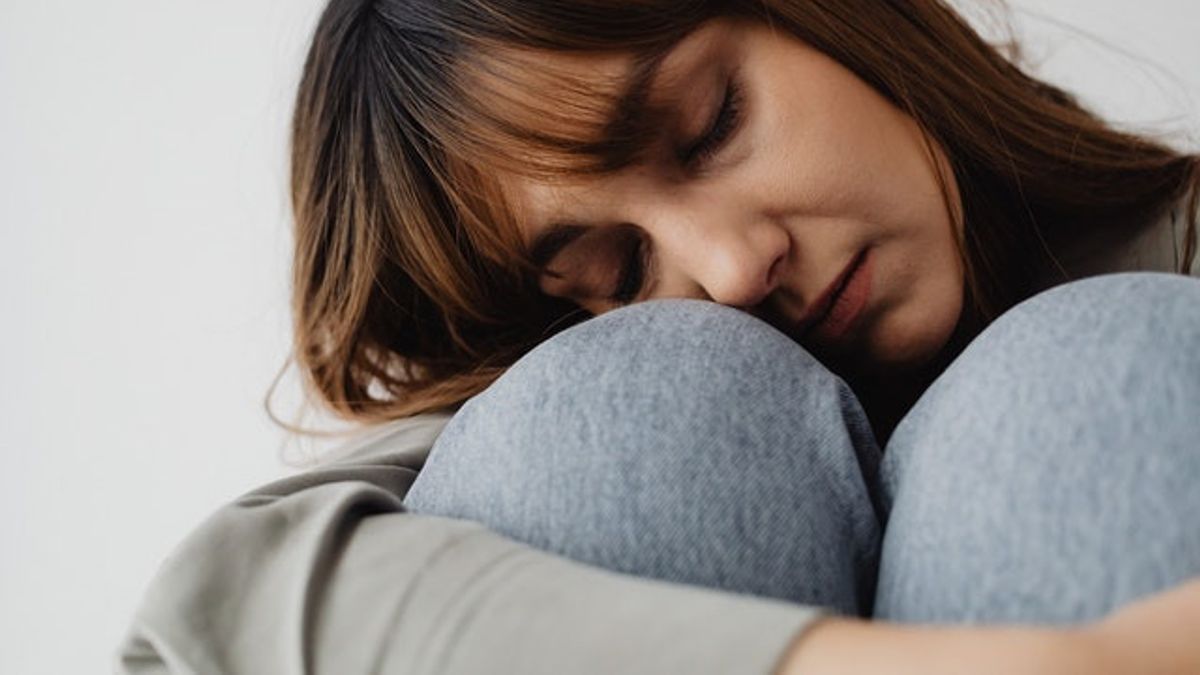 Douleur Au Genou Due à La Goutte? C’est Une Thérapie Facile Qui Peut être Faite à La Maison