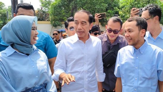 Jokowi Blusukan Together Rawalkot Solo At Notoharjo Market