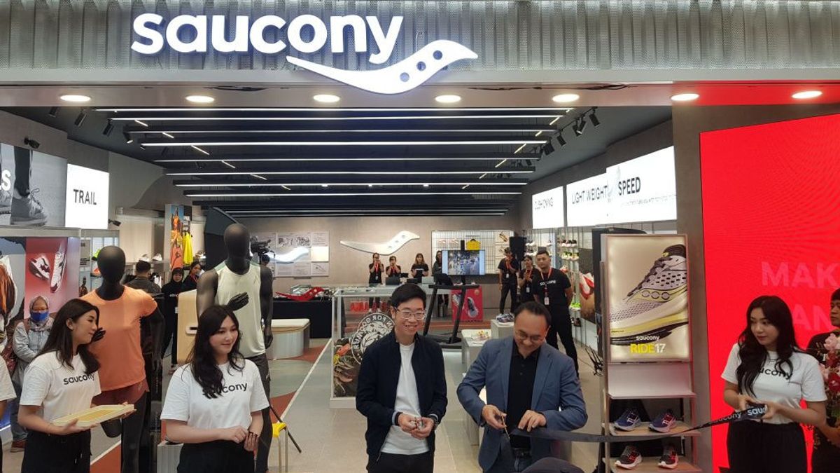 Saucony store shop