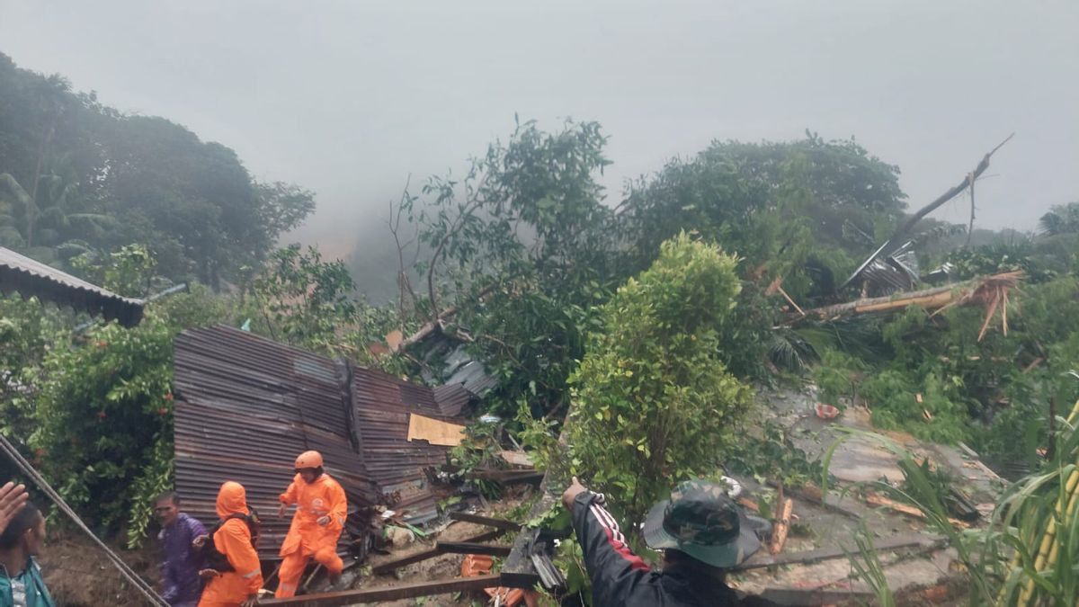 Pangdam I / BB تنشر 46 جنديا آخر للعثور على ضحايا الانهيار الأرضي Kepri Serasan