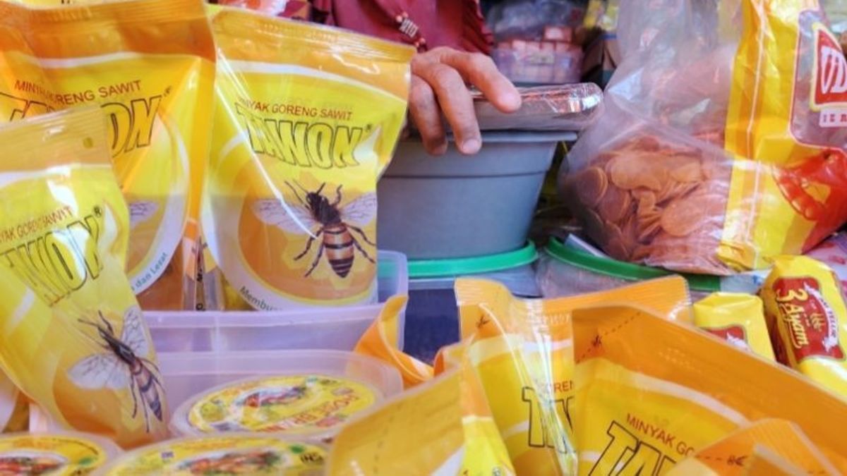 Pedagang di Pasar Tradisional Bandarlampung Keluhkan Kelangkaan Stok Minyak Goreng, Harga Tembus Rp25.000/Liter
