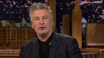 Assistant Director Rust Admits Not Checking Alec Baldwin's Weapon