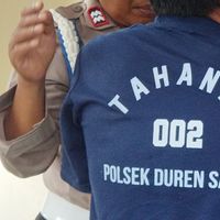 Ade Irfan Depok Des résidents surveillés par le buser parce qu’il est soupçonné de voir