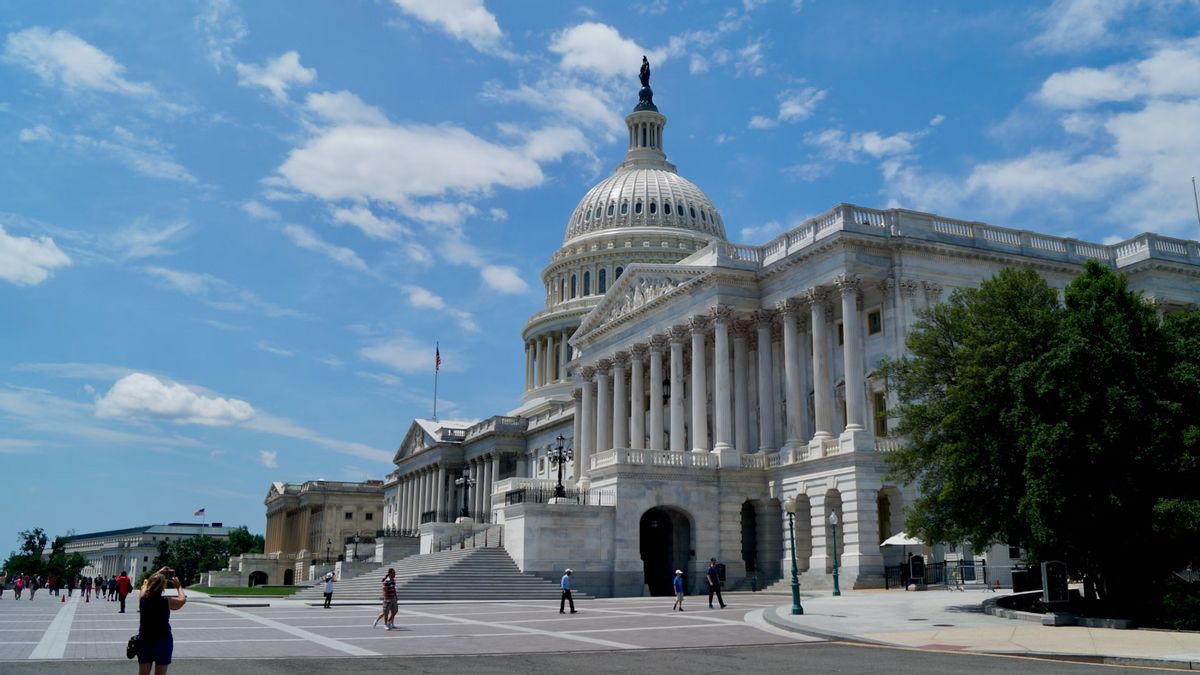 ワシントン国会議事堂ヒルの近くで飛ぶパレスチナの旗、ネタニヤフは愚かな抗議者と呼ぶ