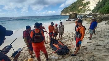 Dead Bodies Floating In The Waters Of Atuh Beach Nusa Penida
