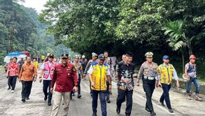 Polisi Berlakukan Buka Tutup di Tiga Titik Jalan Lembah Anai Sumbar