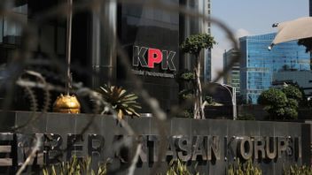 6 شهود تم فحصهم من قبل KPK تتعلق برشوة تصدير بينور بما في ذلك رئيس بنك BNI Cibinong