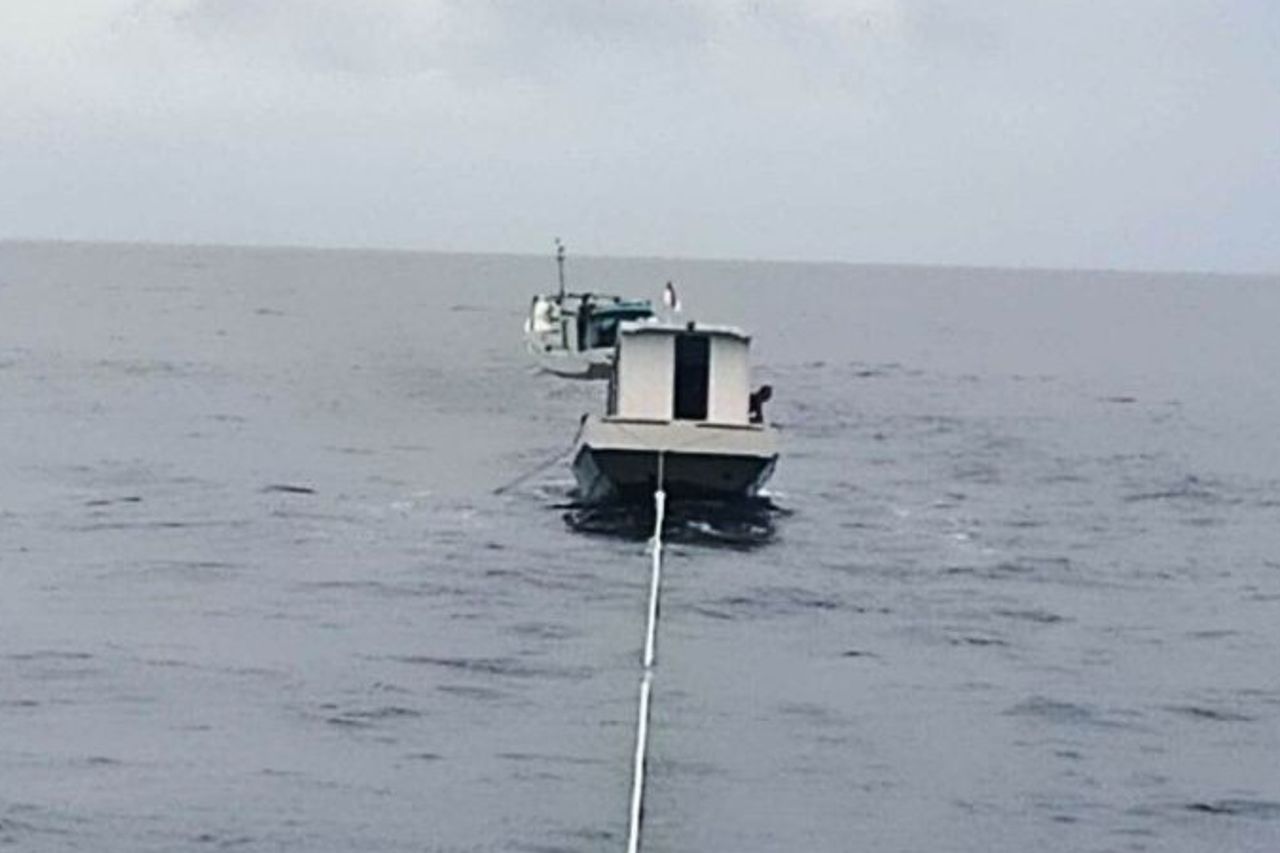 望加锡海峡4天波浪,巴厘巴板特区队成功疏散6名KM Mitra Utama船员