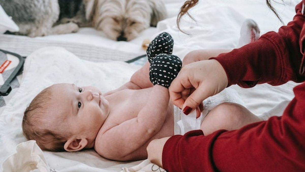 Ganti Popok Bayi Berapa Jam Sekali? Orang Tua Wajib Kenali Waktu yang Tepat 