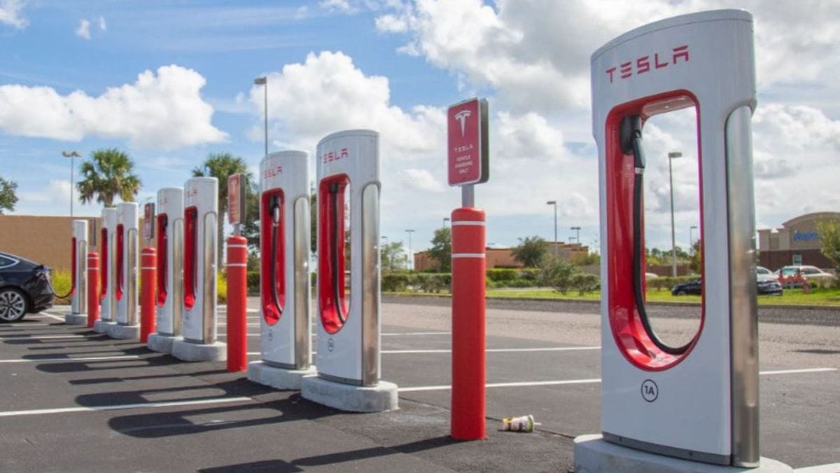 Tesla Bakal Buka 100 Jaringan Supercharger Khusus di China