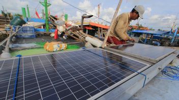 投资部长邀请西门子能源在印度尼西亚投资太阳能电池板