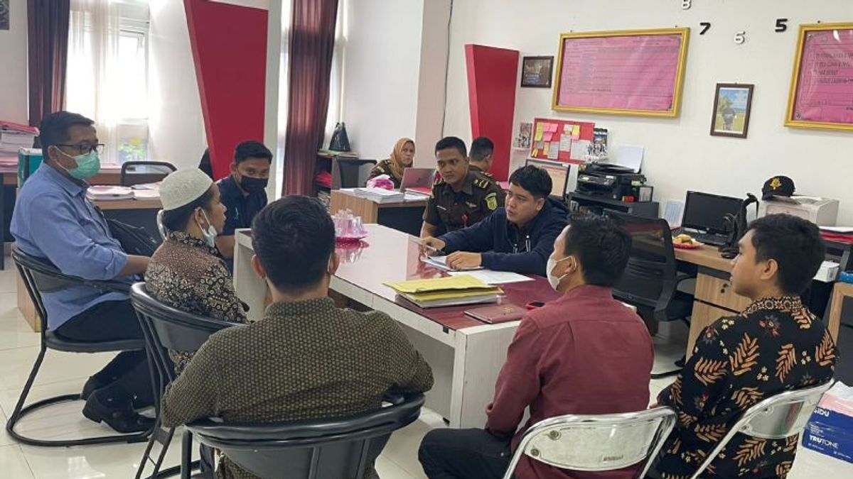 Evidence And Suspects Of Extortion Of Transportation Truck Drivers Of The Meninting Dam Strategic Project Were Delegated To The Mataram Prosecutor's Office