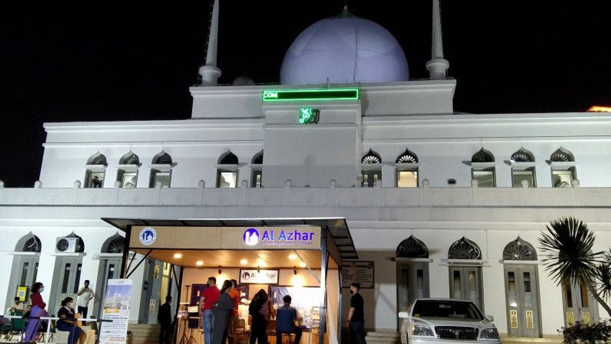 Khidmat Kumandang Takbir di Masjid Al Azhar Jaksel tanpa Kerumunan